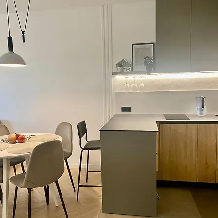 Апартаменты Kashmir Deluxe With Parking