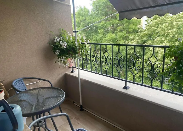 Kashmir Deluxe With Parking Apartament