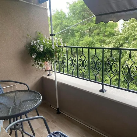 Kashmir Deluxe With Parking Apartment